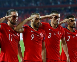 УЕФА рассмотрит воинское приветствие игроков сборной Турции