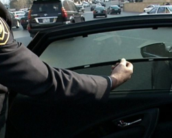 Вступает в силу запрет на использование шторок и пленок в автомобилях