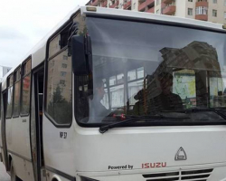 В Баку маршрутный автобус попал в ДТП, пострадали 6 человек