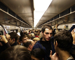 В бакинском метро возникли перебои в движении поездов
