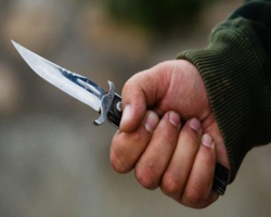 В Азербайджане ударили ножом майора полиции