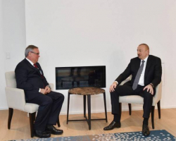 Президент Ильхам Алиев в Давосе встретился с президентом Банка ВТБ
