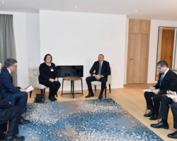 Президент Ильхам Алиев встретился в Давосе с исполнительным вице-президентом и генеральным финансовым директором компании CISCO