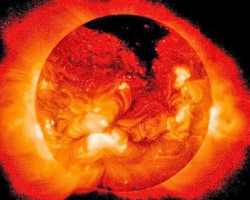 NASA обнаружило корональную дыру на Солнце - ВИДЕО  