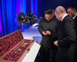 Ким Чен Ын подарил Путину меч - ВИДЕО