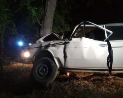 В Загатале автомобиль врезался в дерево, водитель погиб