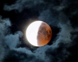 Завтра произойдет первое в 2020 году лунное затмение